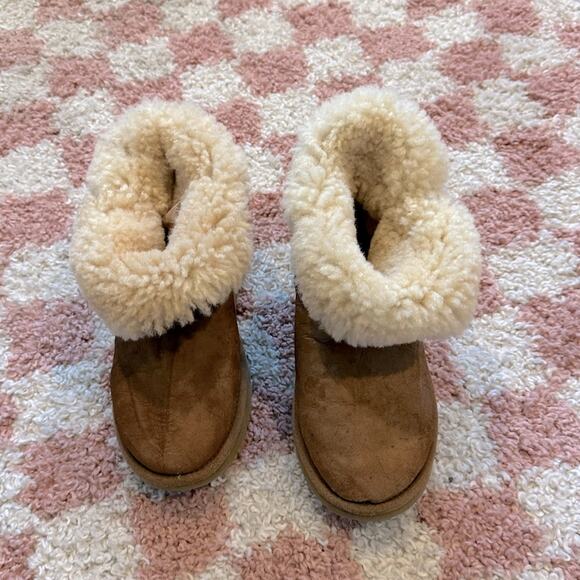 Ugg Bailey Sheepskin Ankle Boots - Picture 7 of 11